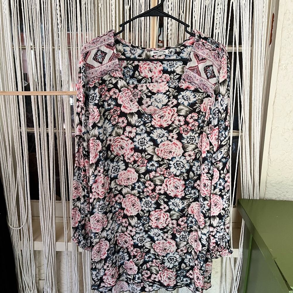 Billabong Floral Long Sleeve Blouse (B)
